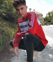 Cute boys 8 5df5677c41dc3.png