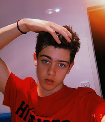 Cute boys 9 5df592edf33ed.png