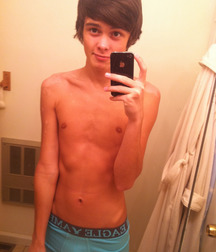 Cute boys 14 5dfaa2452a1a7.jpeg