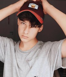 Cute boys 14 5dfaa24e6a4d6.jpeg