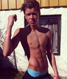 Cute boys 15 5dfaef5dea659.jpeg