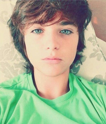 Cute boys 15 5dfaefa03cec6.jpeg