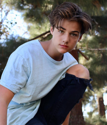 Cute boys 16 5dfbafc3ca711.png