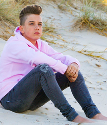 Cute boys 17 5dfbe29b425c0.png