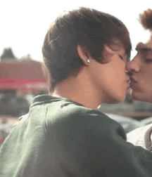 Cute boys 17 5dfbe2a60f594.gif