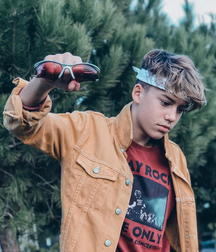 Cute boys 17 5dfbe2e656099.png