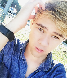 Cute boys 18 5dfce638cb26f.png