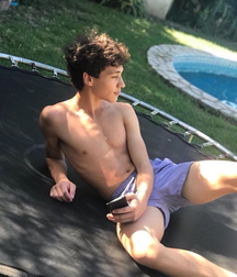 Cute boys 19 5dfd320ee6a14.png