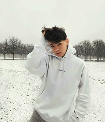 Cute boys 20 5dfe6c98674fe.jpeg