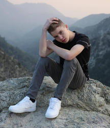 Cute boys 20 5dfe7043dd110.png