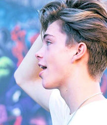 cute boys 40  5e114f3d7e8f3.jpg