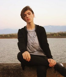 cute boys 40  5e114f4623eb5.jpg