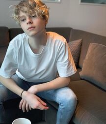 Skyler teens 98 degrees  608e03795a708.jpg