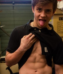 James Garside Hot boy 5dfc0235c1d37.jpg