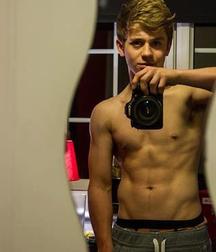 James Garside Hot boy 5dfc027e75074.jpg