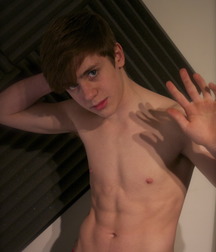 James Garside Hot boy 5dfc0295ebc31.jpg