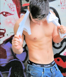 From Ian :-) Cute gay tube non nude twinks young guys 5f33139f46c2d.png