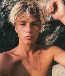 Cute Twink Faces 5e3fe3366bb4f.jpg