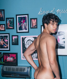 So Hot 5e3c20ca54165.jpg