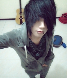 Gorgeous Emo Boys 5e3b905710824.jpg