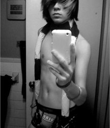 Gorgeous Emo Boys 5e3b906d47a0c.jpg