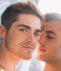 kisses 5e56c2ea9cc80.jpg