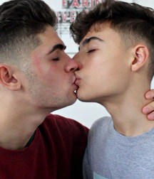 kisses 5e56c2edc3176.jpg
