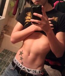 Emoboy Shirtless 5eea30d410f1c.jpg