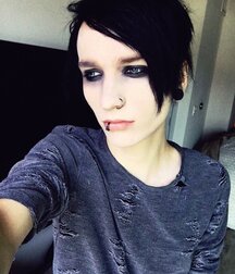 Barbies Emo Collection 121 Johnnie Guilbert 5fb10403b2862.jpg