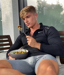 Bulges Gay Tube 5fa056279a18b.jpeg