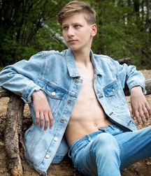 JBruins Model Twink Tube 60d599ef96fd3.jpeg