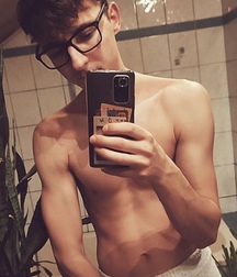 Boys super cute twink tube selfies images 61e94ea87f35d.jpeg