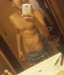 bb boys am und im pool 5e76cf7241d61.jpg