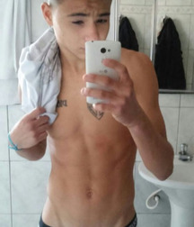 bb boys am und im pool 5e76cf8f93338.jpg