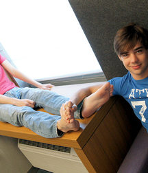 Zack Randall feet, solo & with friend 5e84f88bd64bb.jpg