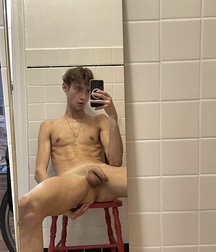 Gay Porn Online Twinks and Twunks Selfies From Online 614b61fb20790.jpeg
