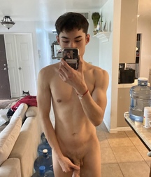 Twinks and Hunks Selfies Thursday  Gay Porn 6167978d4bc12.jpeg