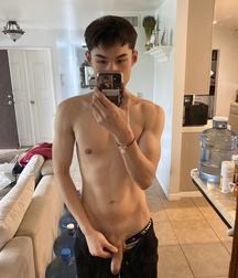 Twinks and Hunks Selfies Thursday  Gay Porn 6167978f2344c.jpeg