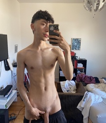 Twinks and Hunks Selfies Thursday  Gay Porn 616797b56debe.jpeg
