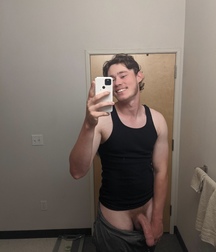 Domino’s Pizza With Extra Sausage Selfie Boys Porn 61938b6e249c2.jpeg
