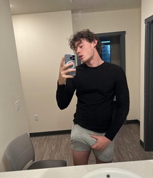 Domino’s Pizza With Extra Sausage Selfie Boys Porn 61938ba79c312.jpeg