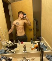 Nolan - 18YO Blond Twink Selfies boys porn