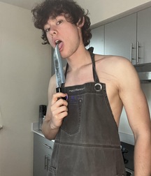My Favourite Pizza Delivery Guy Is Posing Again boys porn 629ac43cdabce.jpeg