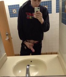 Boys with Phones selfies porn TUBE 5ec2fe5506012.jpg