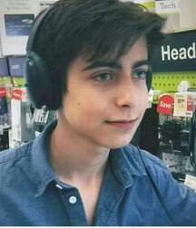 Aidan gallagher. My favorite actor of now gay tube 608e5b3719034.jpg