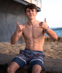 Sexy Boys 4 5eb4077d3f704.jpg