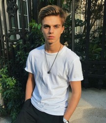 Sexy Boys Twink Mix Cute Shirtless 9 5eb40f52015fc.jpg