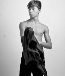 Hotties 1 shirtless cute 5eb97ccf76119.jpg