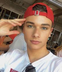 Hotties 3 sexy 5ec14ff41af7a.jpg