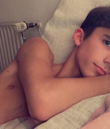 Young Fit & Hung Lads Gay Porn 5fa5b5de033c7.jpg
